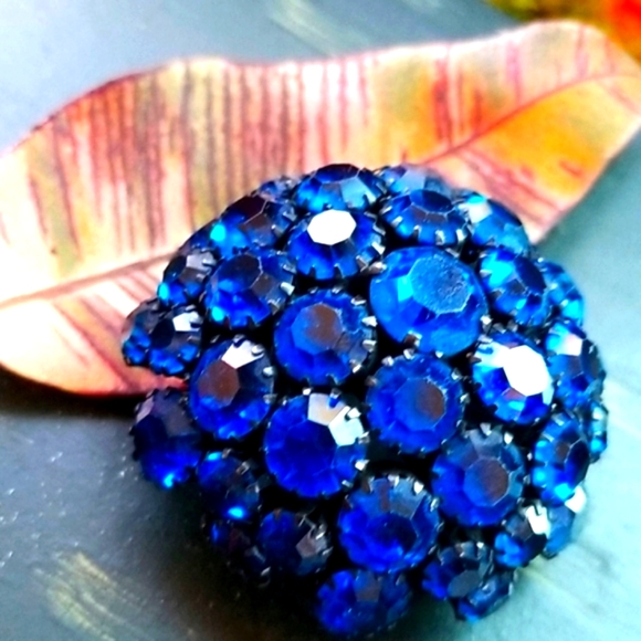 50's MCM WARNER Domed Sapphire Cobalt Blue Crystal Glitzy Vintage Brooch Pin 2" - Picture 12 of 15